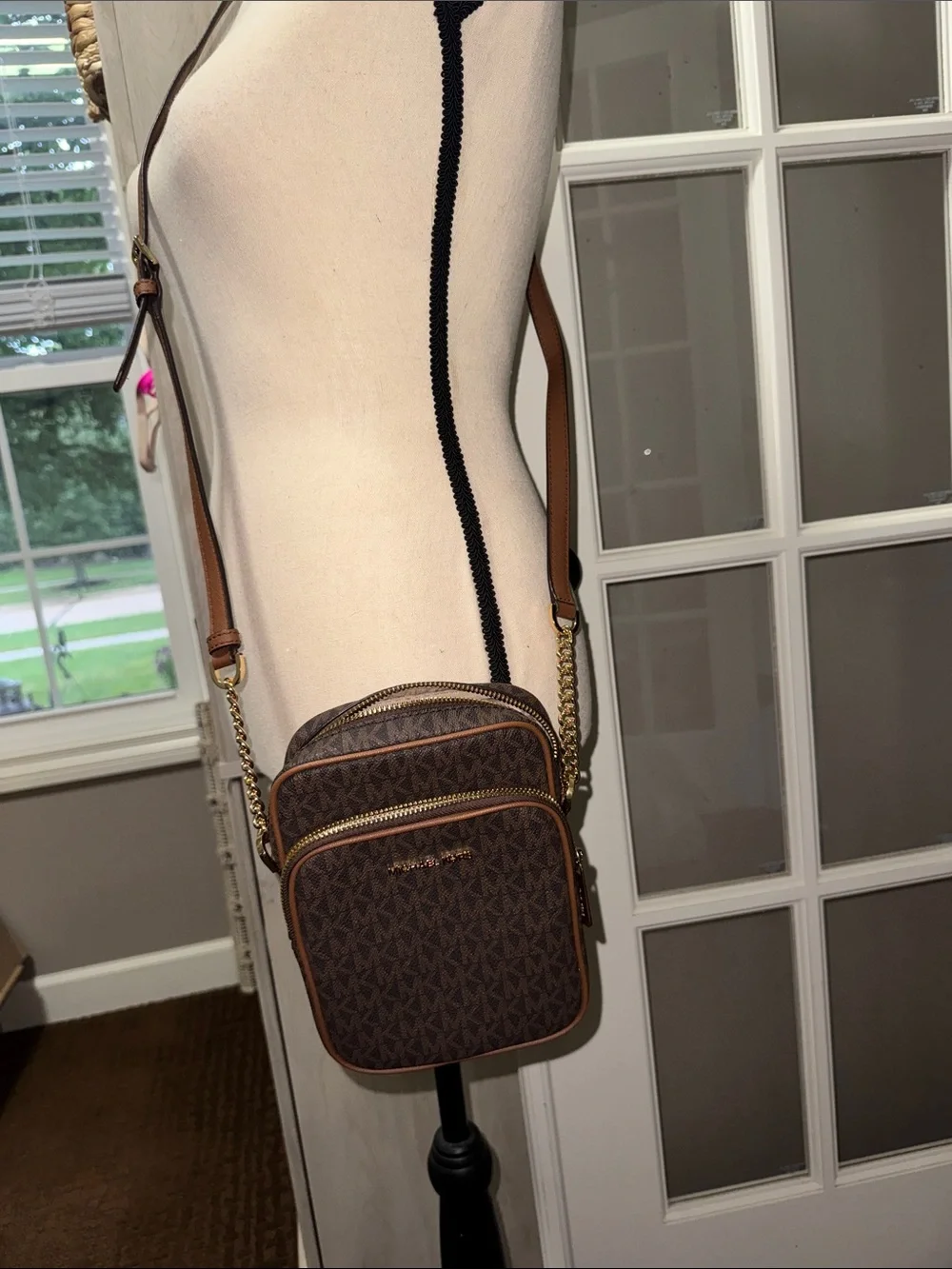 MICHAEL KORS JET SET TRAVEL MEDIUM CROSSBODY LOGO BAG